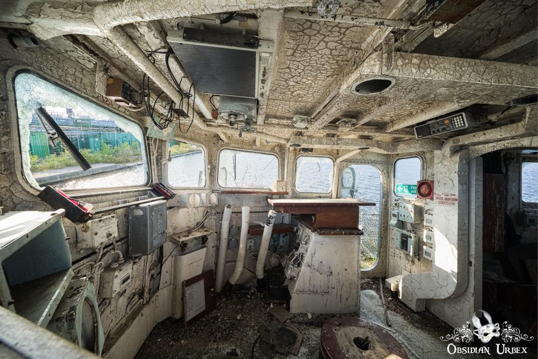 Ships bridge with many windows, it is in ruins