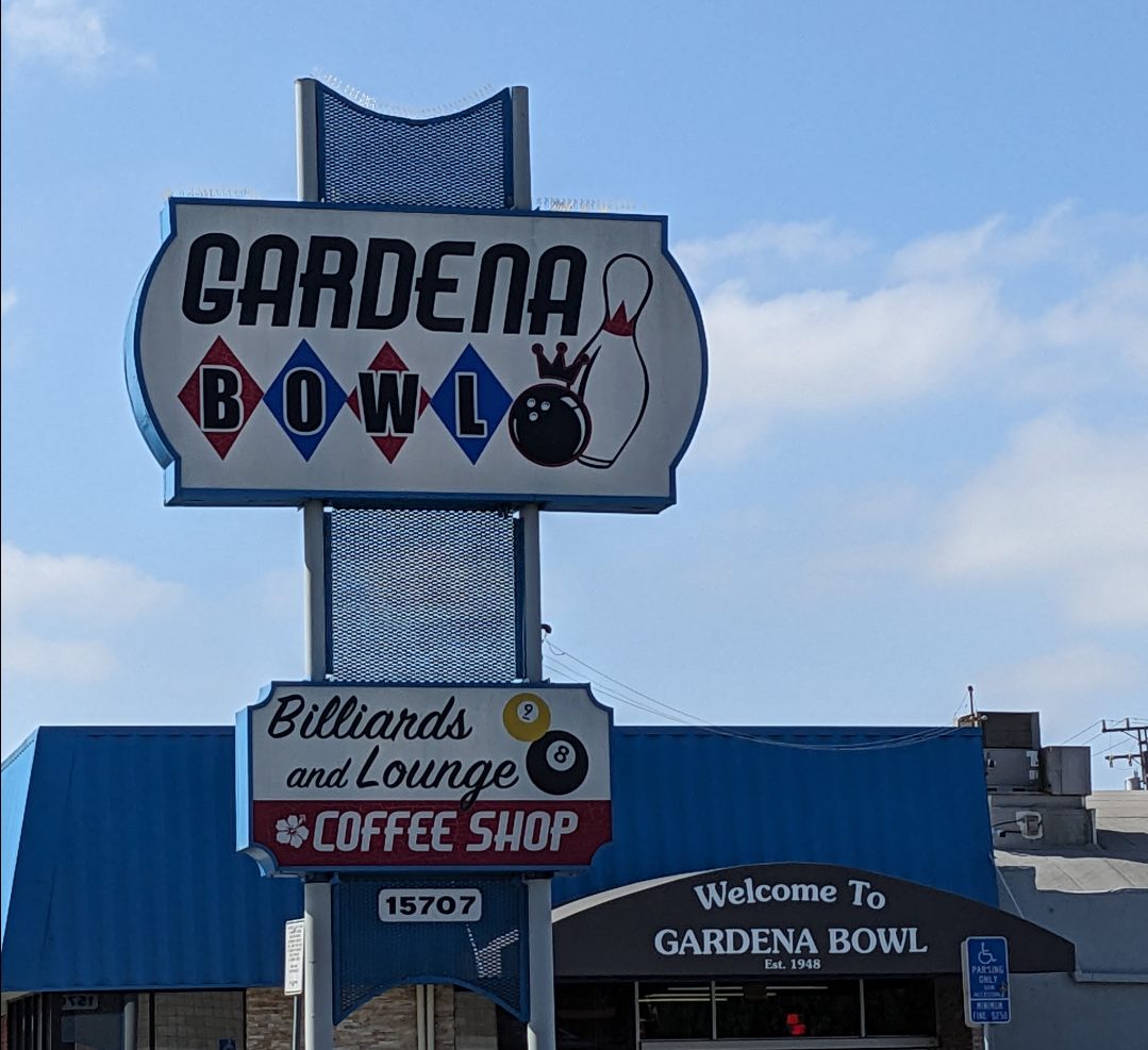 Great signage at Gardens Bowl