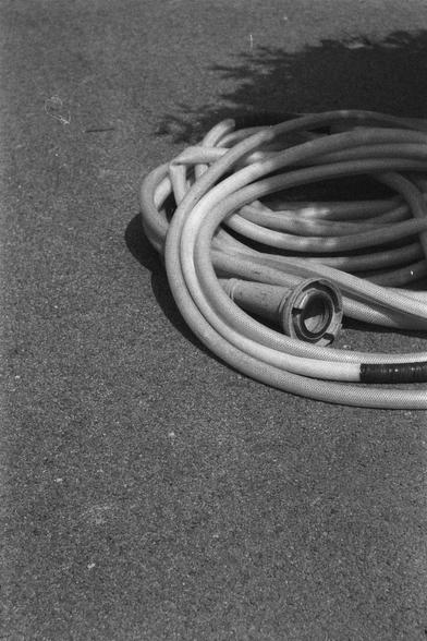 Ilford HP5 Plus 400 (FF)

English
A black and white photograph of fire hose on the ground in the shadow of tree leaves.

中文
一张黑白照片.照片中地面上消防水管在树叶的阴影中.